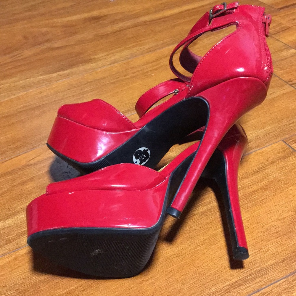 Heels - Picture 4 of 5